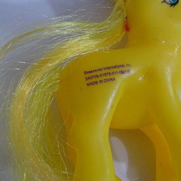 Greenbrier International Yellow Pony Figurine With Purple Hearts Plastic - Picture 3 of 10